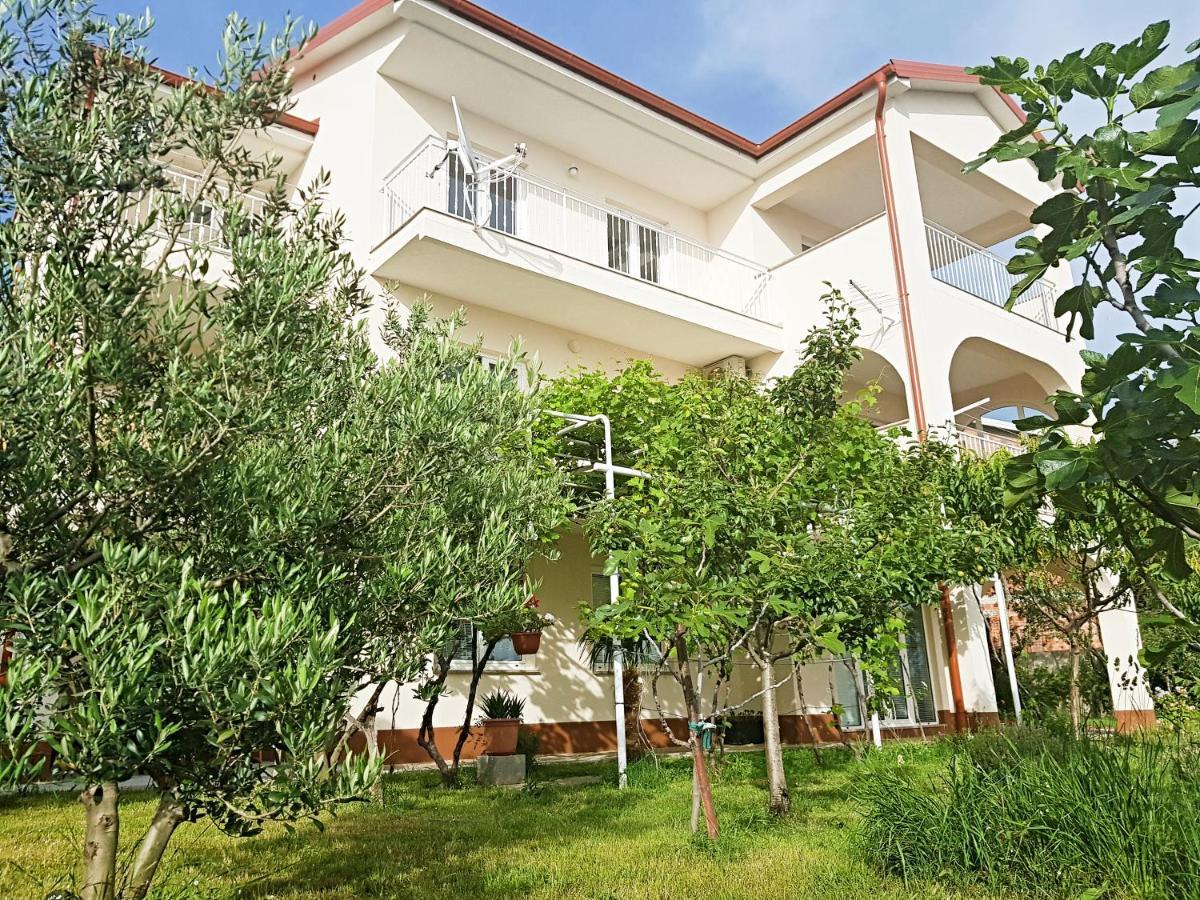 Apartments Antonio Senj  Rom bilde