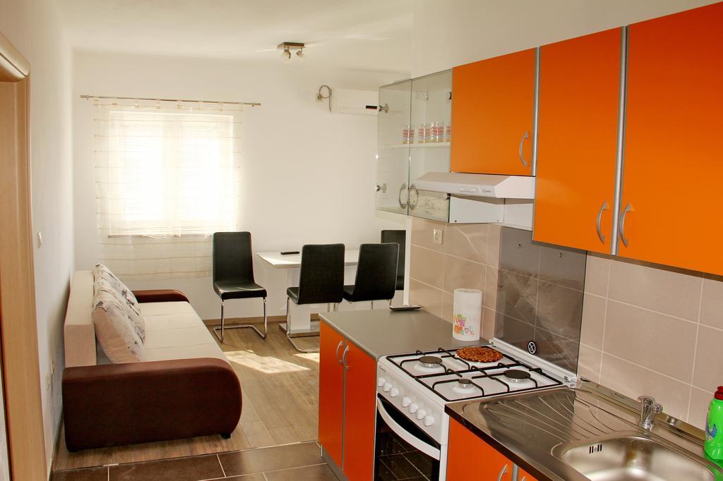 Apartments Antonio Senj  Rom bilde